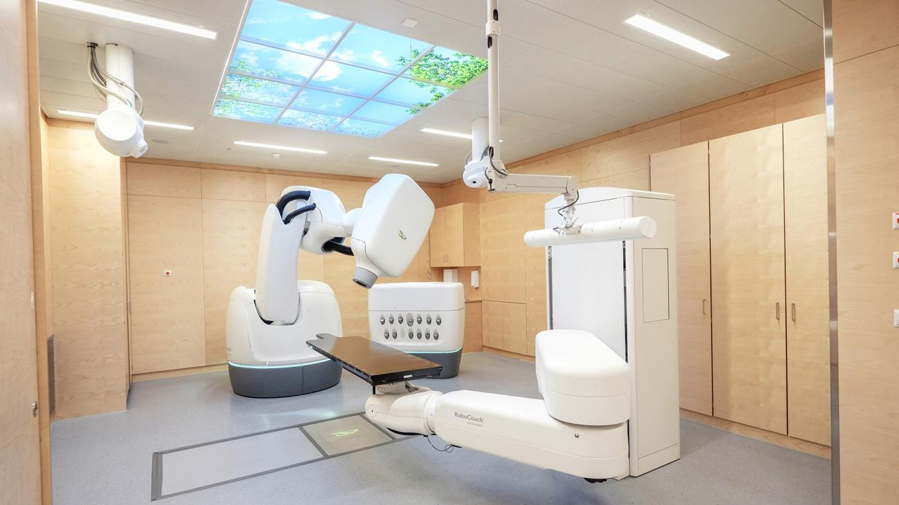 Photo of the radiotherapy room with CyberKnife radiation robot