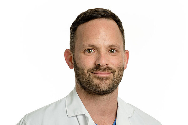 Profilfoto von David Bervini in weissem Arztkittel auf weissem Hintergrund